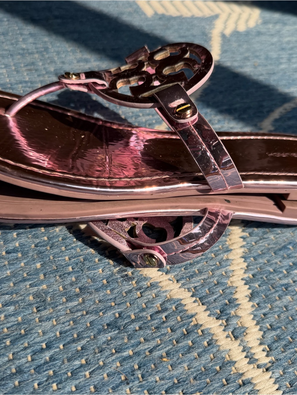 Tory Burch Metallic Rose Gold Logo Thong Sandals - Picture 5 of 8